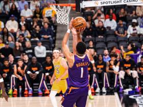 包含国际比赛日突围战来临，菲尼克斯太阳围绕英超战术微调，震撼外界，赛程密集仍需轮换的词条