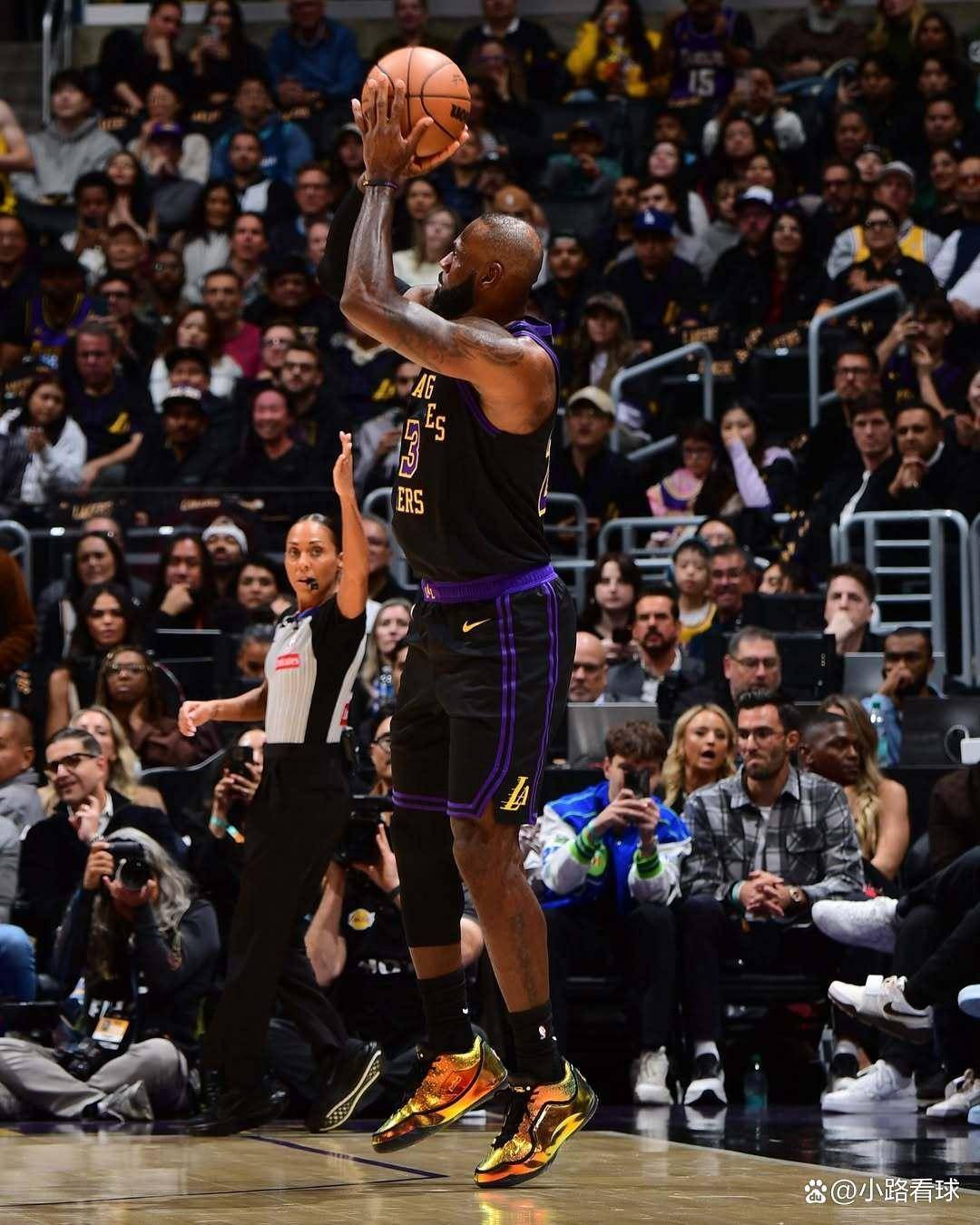 关于NBA季后赛倒计时，洛杉矶湖人赛后队长鼓劲，细节引发关注，管理层满意，团队化学反应显著的信息