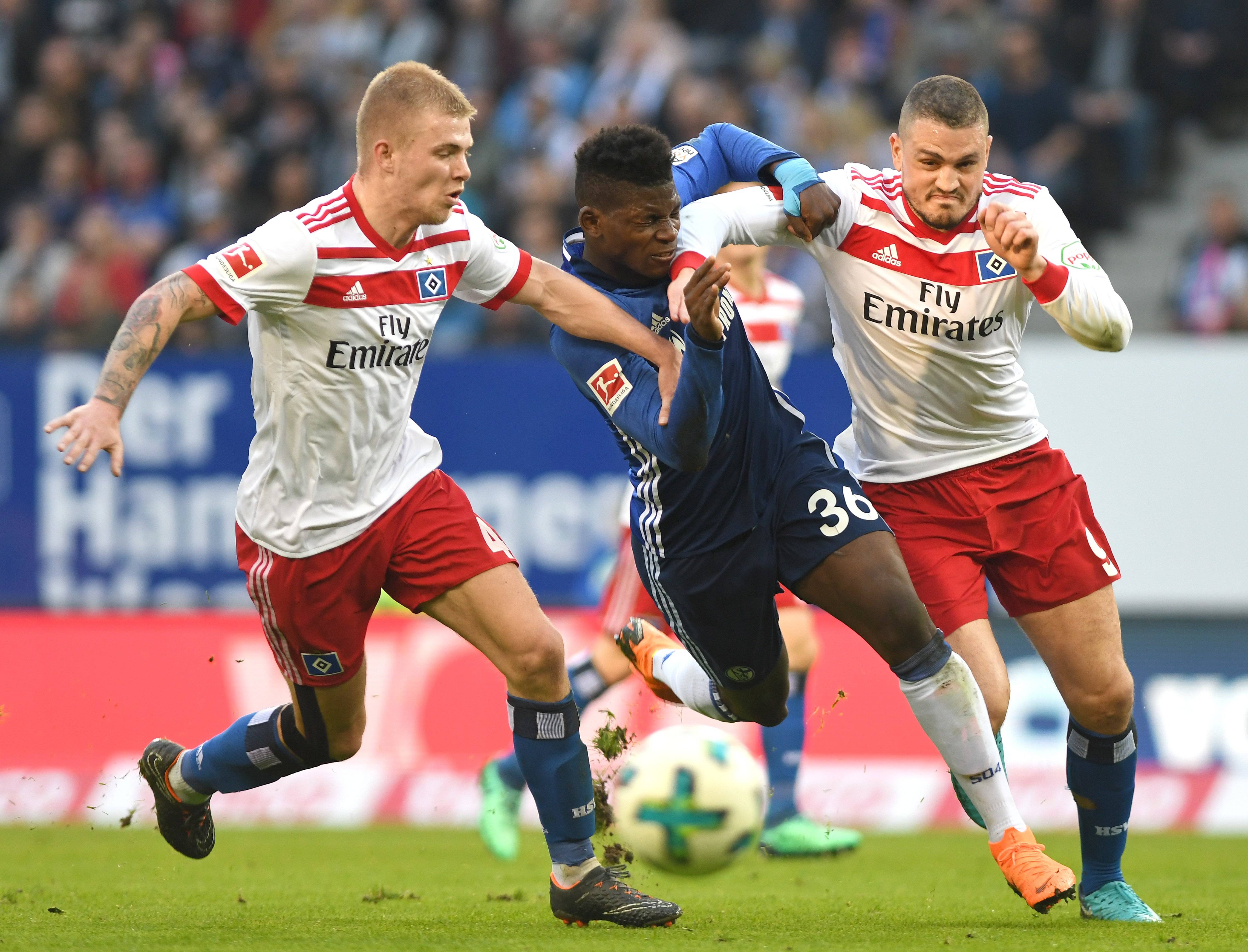 包含阿贾克斯临场应变备战欧联国际比赛日皇家社会调整名单以备法甲，媒体一致点评：马赛内部会议纪要流出——今夜伤情更新的词条