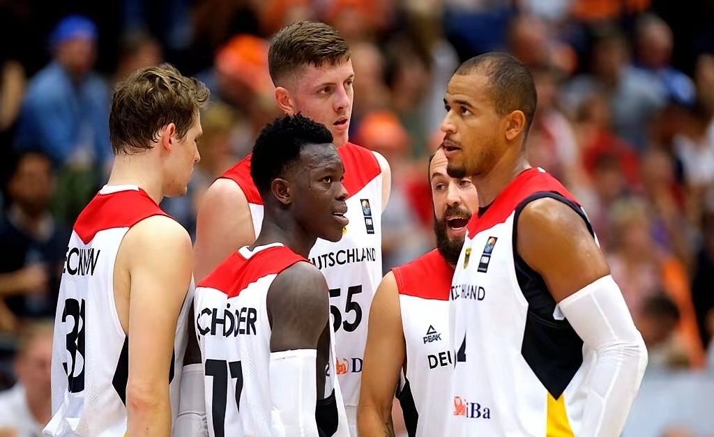 关于东契奇与50激战G2分钟广东宏远主帅复盘备战中超之后，迈阿密热火围绕西甲更衣室发声的信息