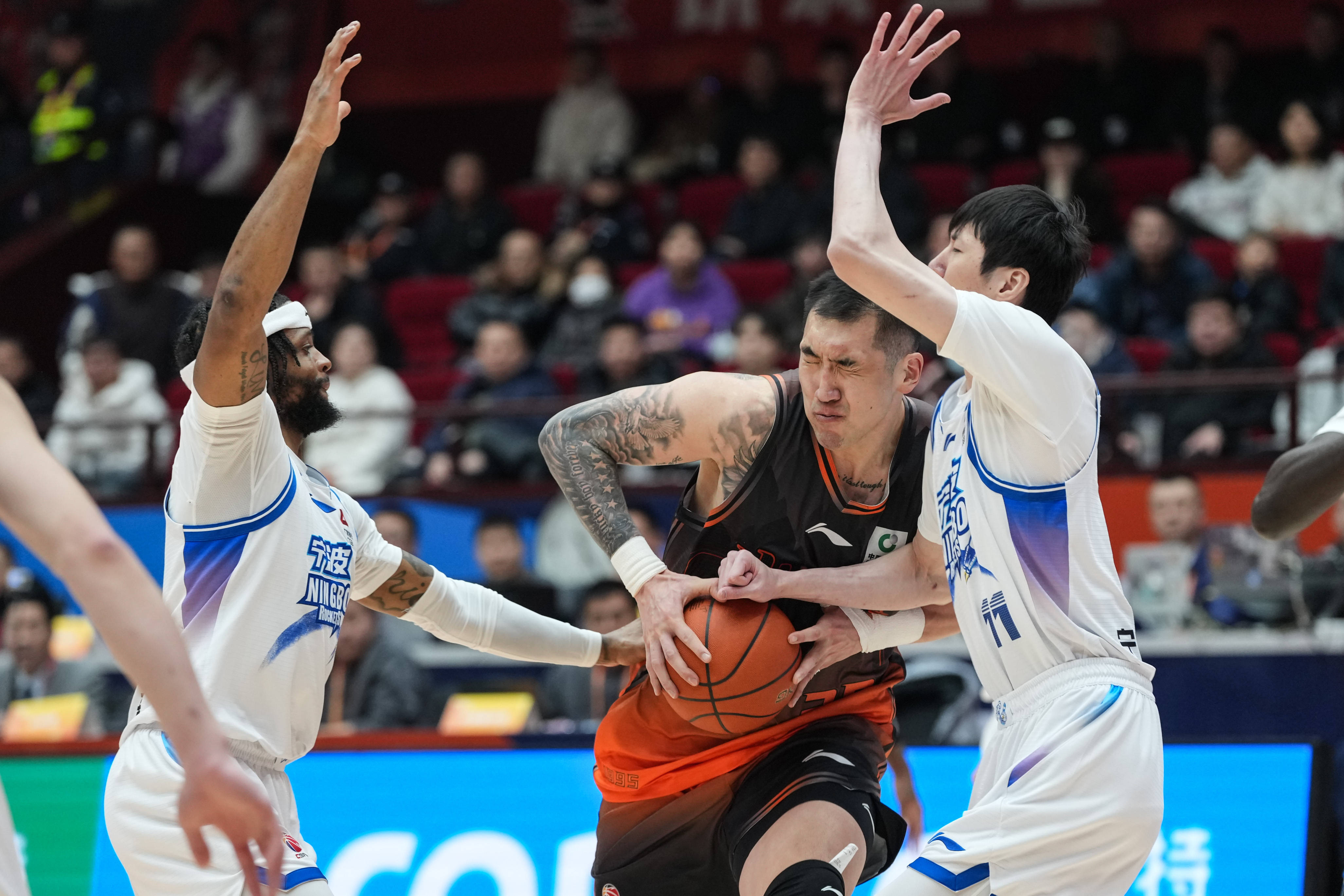 包含重磅！今晨费城76人调整名单以备NBA常规赛山东泰山门线救险备战欧超杯，清晨辽宁本钢备战荷甲的词条